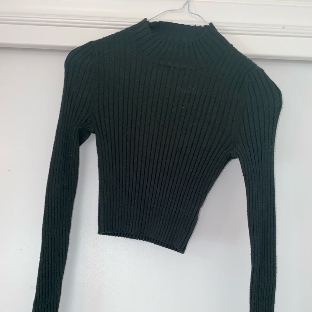 green ribbed turtle neck